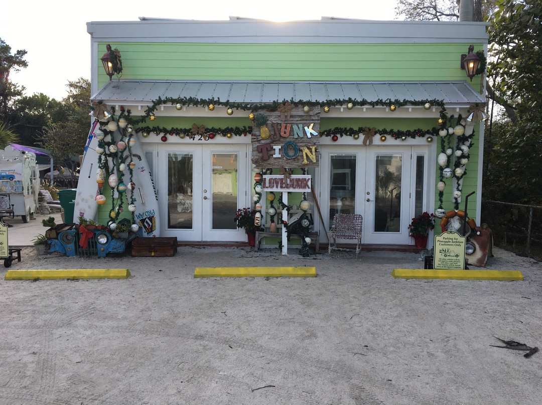 Pineapple Marketplace-安娜玛丽亚岛必去景点