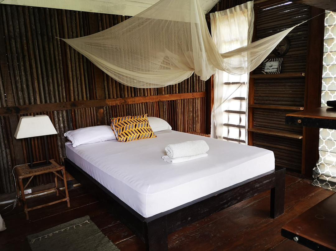 Ahanta Waves Surf School & Camp-Busua必去景点