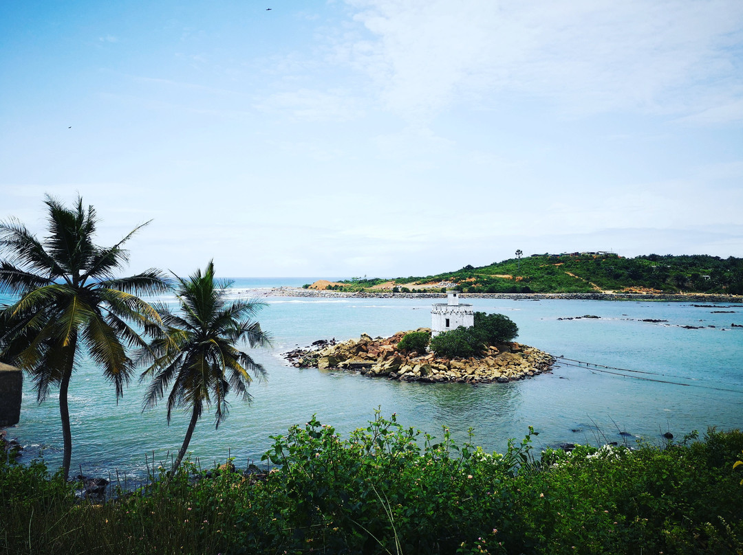 Ahanta Waves Surf School & Camp-Busua必去景点