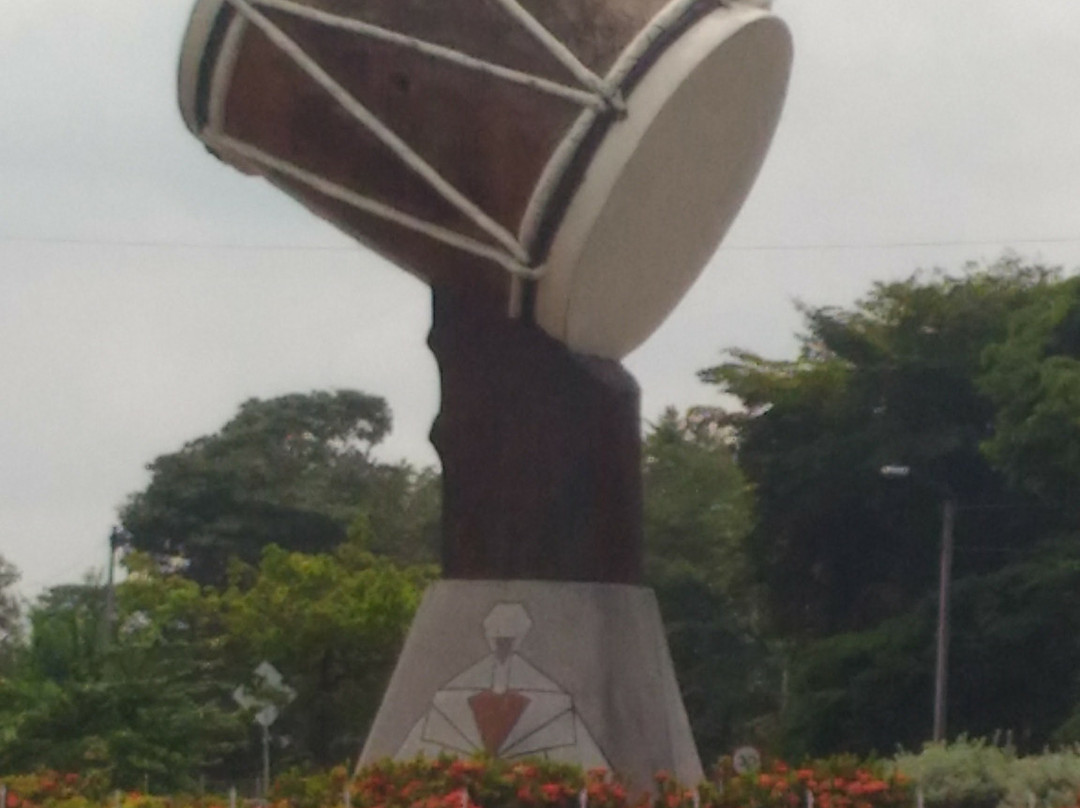 Espinal旅游景点-Monumento a la Tambora