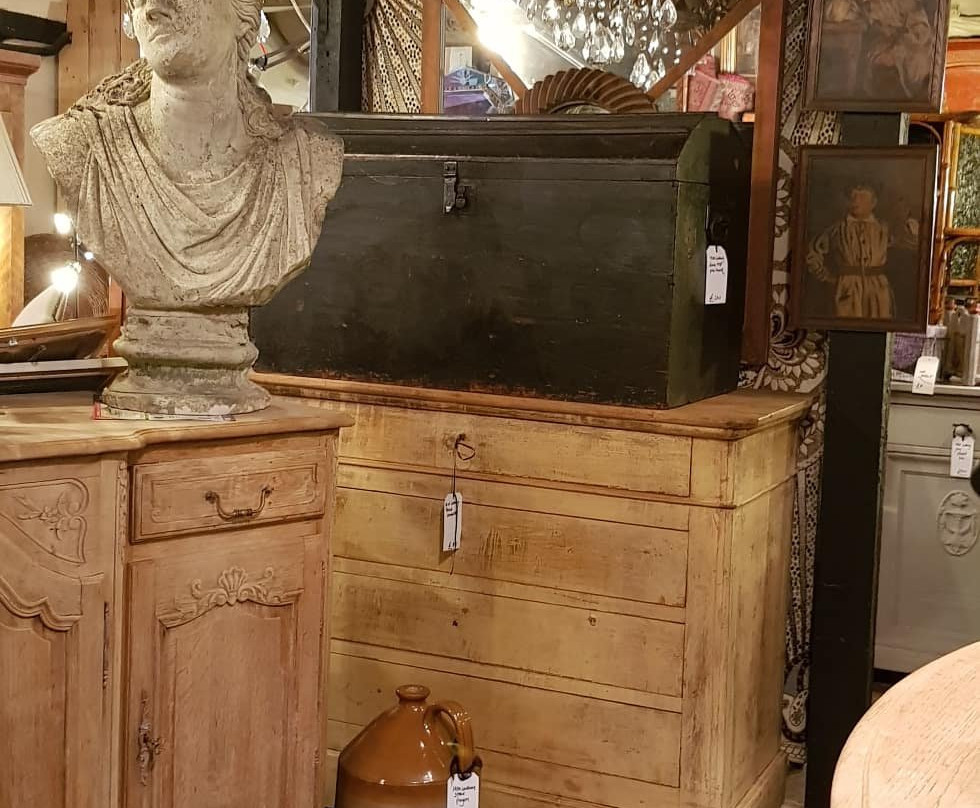 Arundel Eccentrics Antiques景点图片