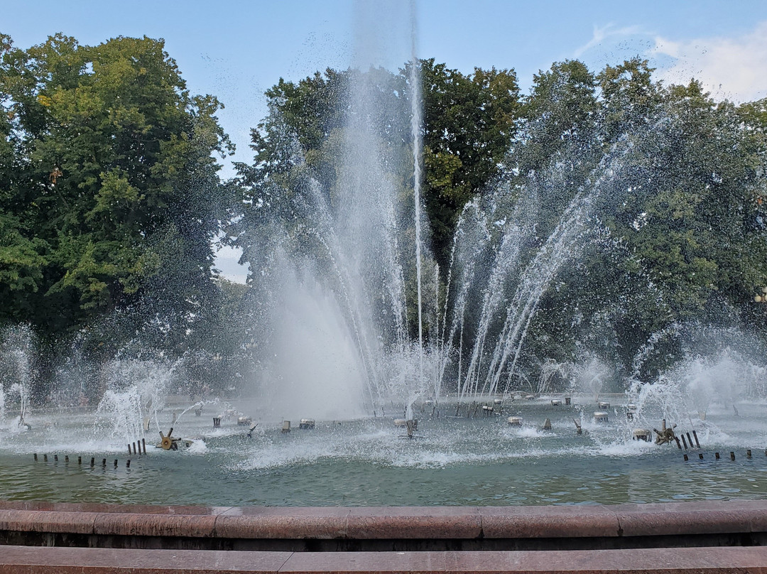 Light and musical fountain in the square "Concorde Square"景点图片