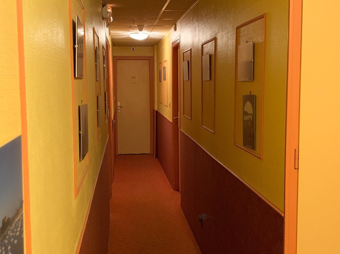 布雷特旅游酒店主图