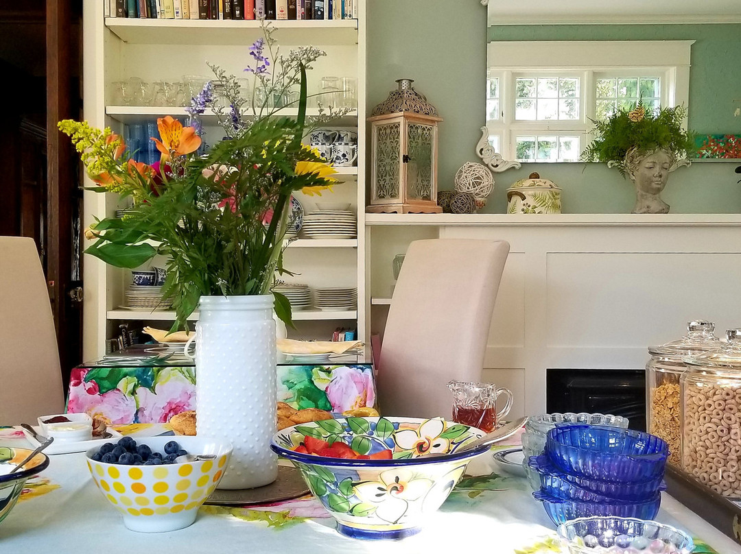 Chantry Breezes B&B主图