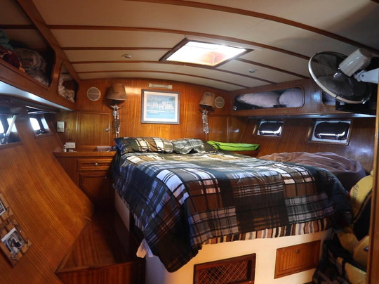 Yacht Charters in Fiji - Sailing Regie-丹娜努岛必去景点