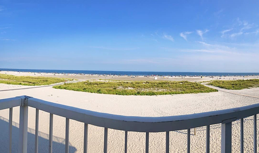 Paradise Oceanfront Resort主图