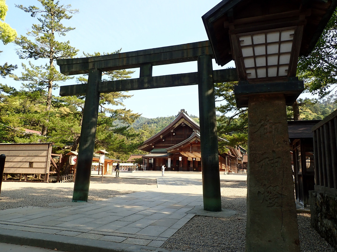 Izumo Taisha Shrine Bronze Torii-出云市必去景点