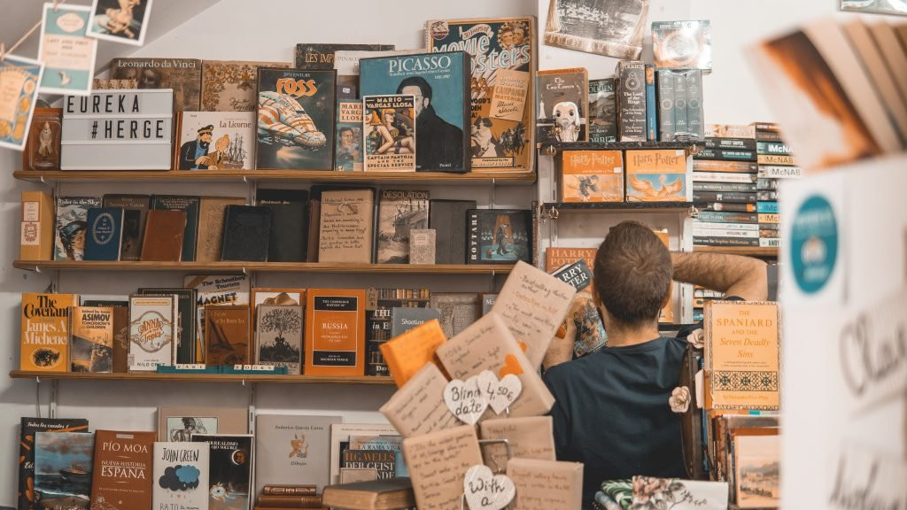 Nerja Book Centre-内尔哈必去景点