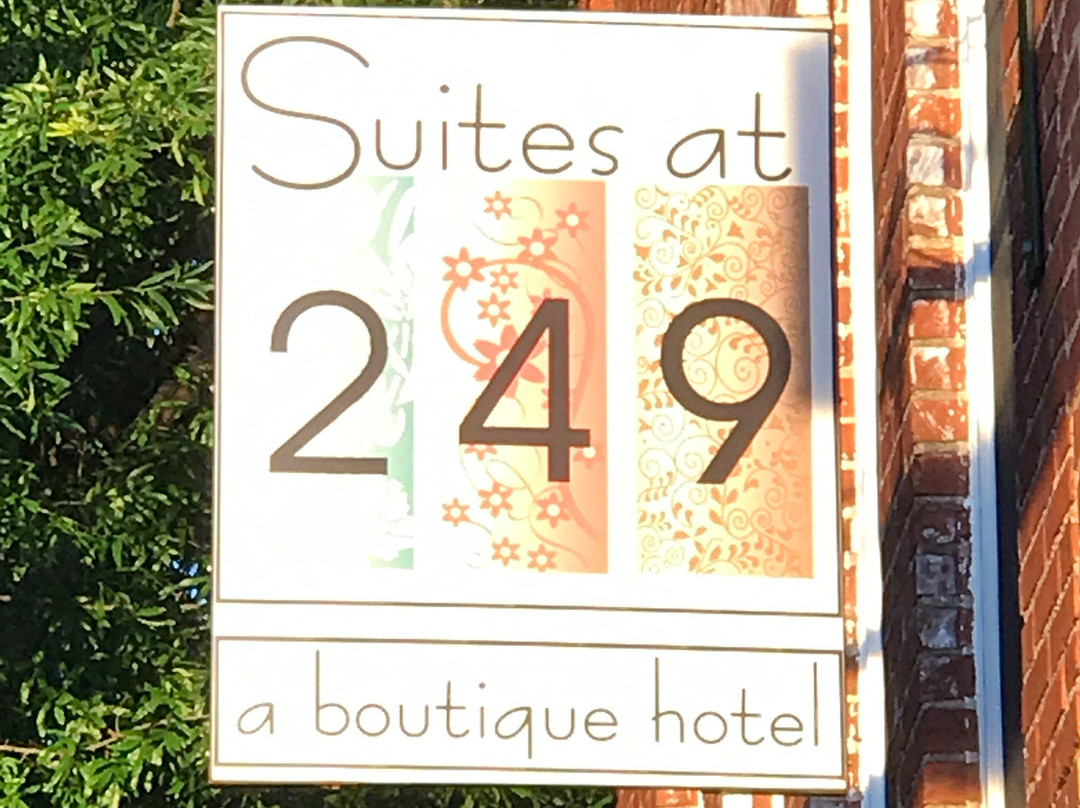 Suites at 249主图