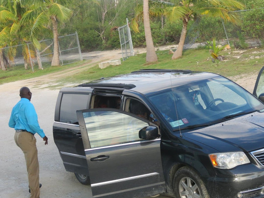 Platinum Limo & Taxi Services-拿骚必去景点