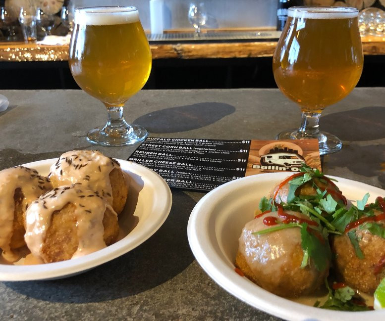 Holidaily Brewing Company-戈尔登必去景点