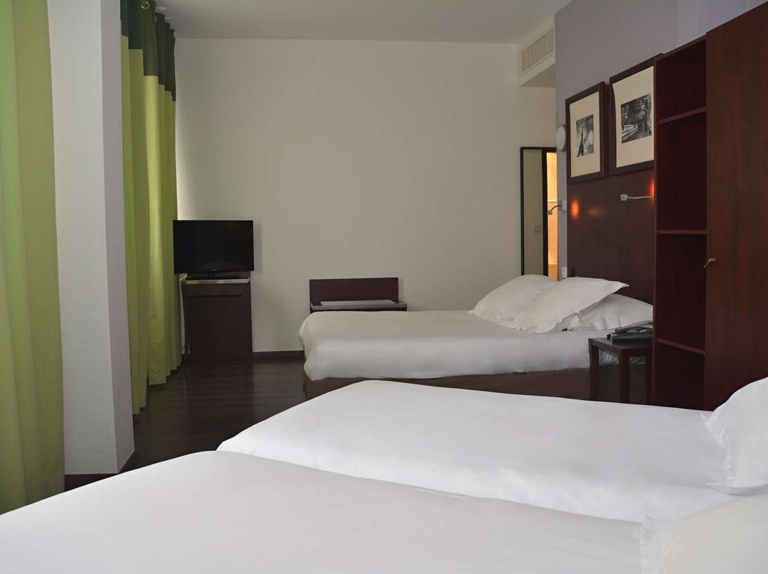 Hôtel du Centre Annemasse主图