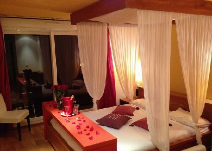 世界尽头酒店主图