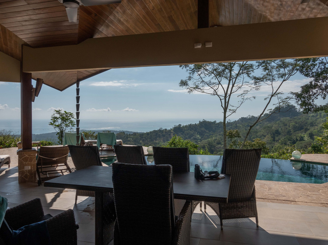 Golden Pineapple Villas主图