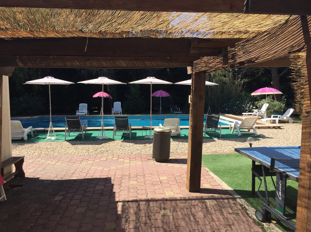 Raphele-les-Arles餐馆和美食-Hostellerie De La Source