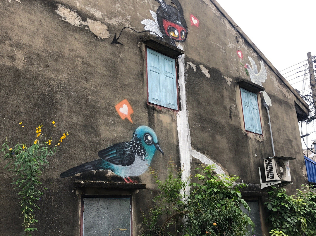 Bird City Street Art景点图片