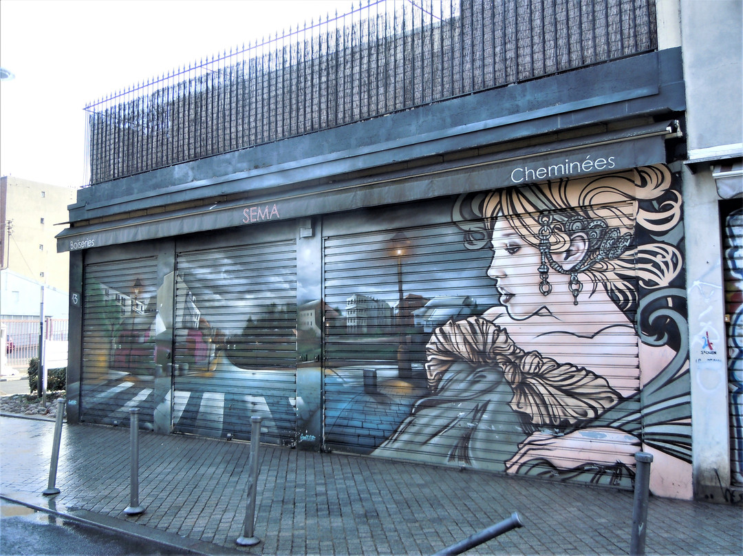 Fresque Rideaux de Fer-圣旺必去景点