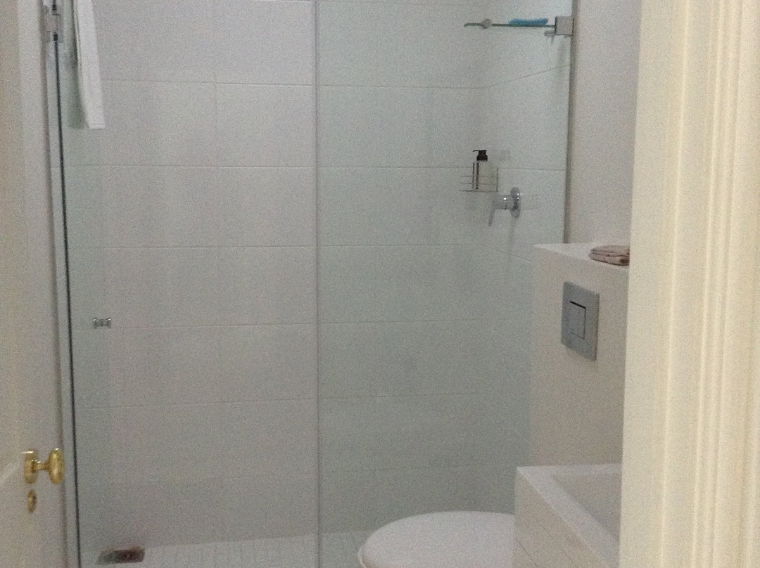 1 on Mona B & B主图