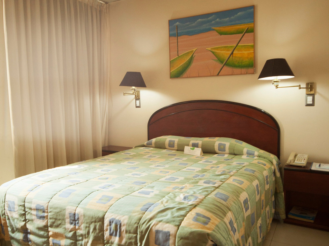 华美达酒店主图