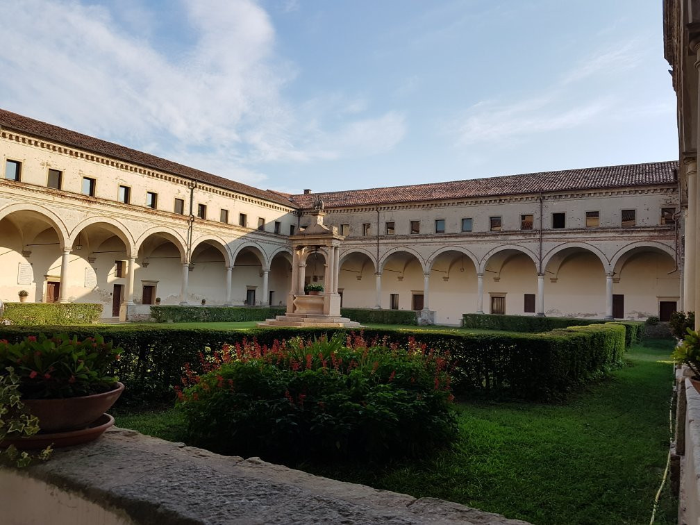 Abbazia di Santa Maria delle Carceri-Carceri必去景点