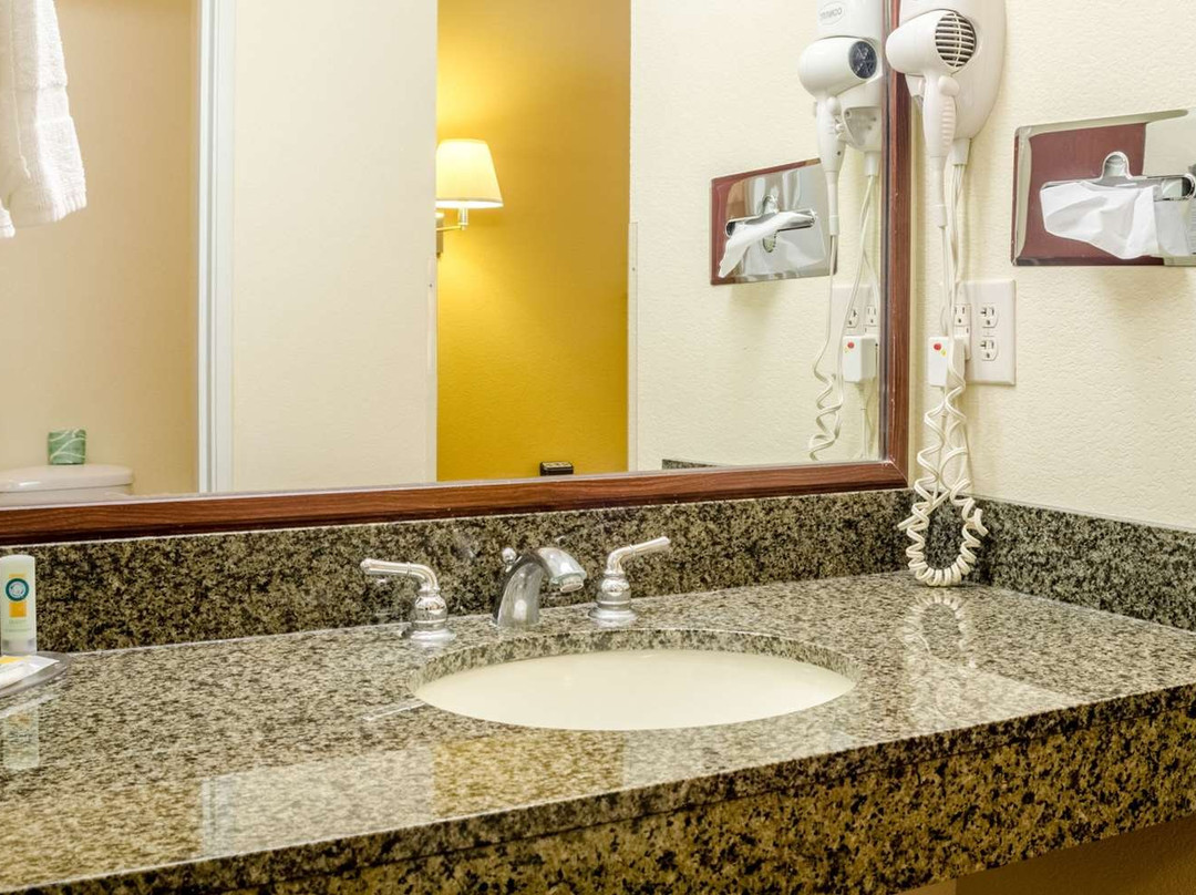 Holiday Inn Express Wichita North - Park City By IHG主图