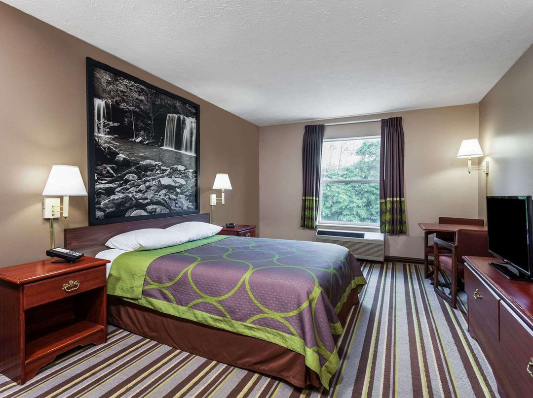 Super 8 by Wyndham la Grange KY主图