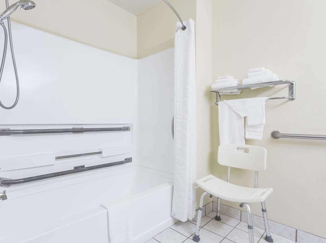 Super 8 by Wyndham Danville VA主图