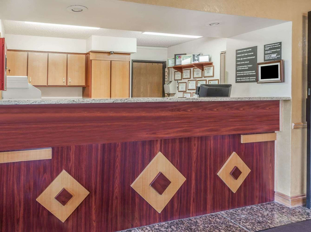 Super 8 by Wyndham Imlay City主图