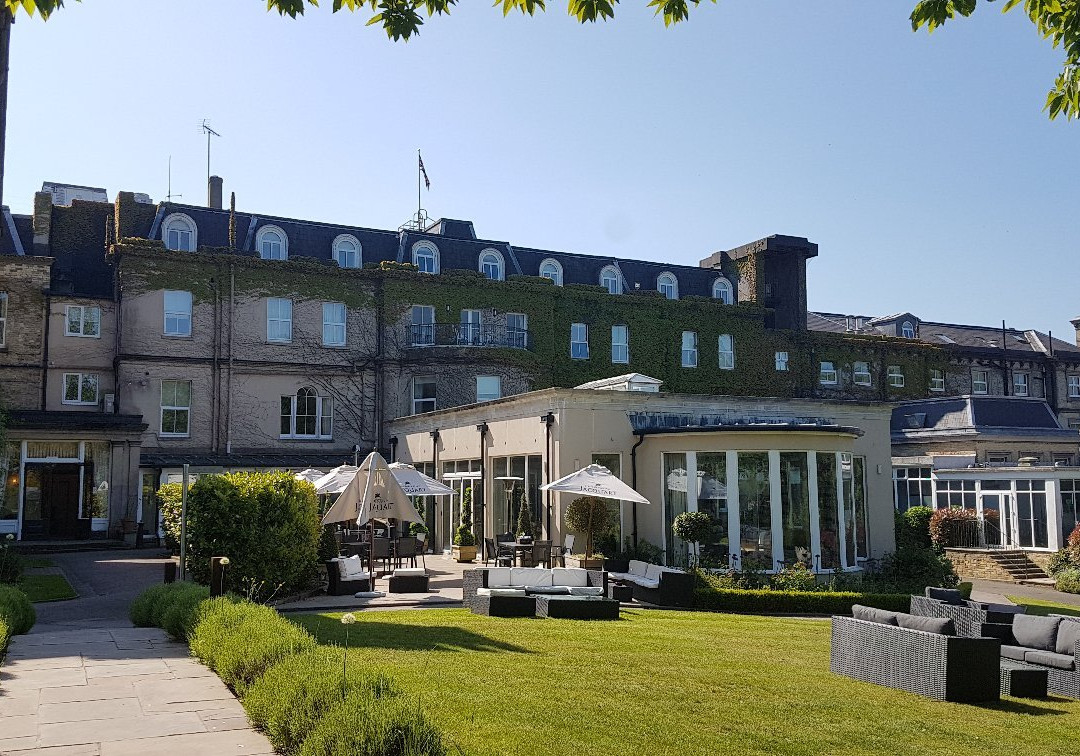 皇室温泉酒店主图