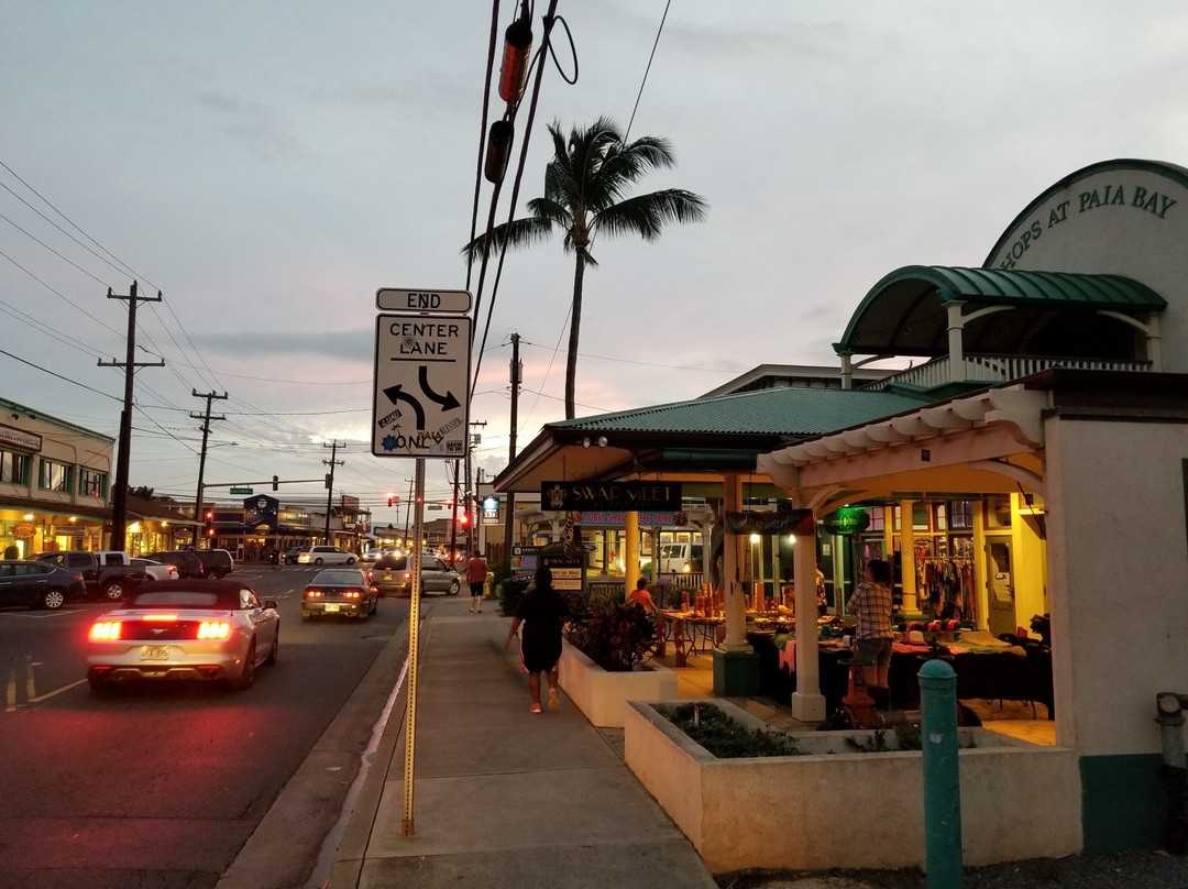 Swap Meet at Paia Bay-芭雅必去景点