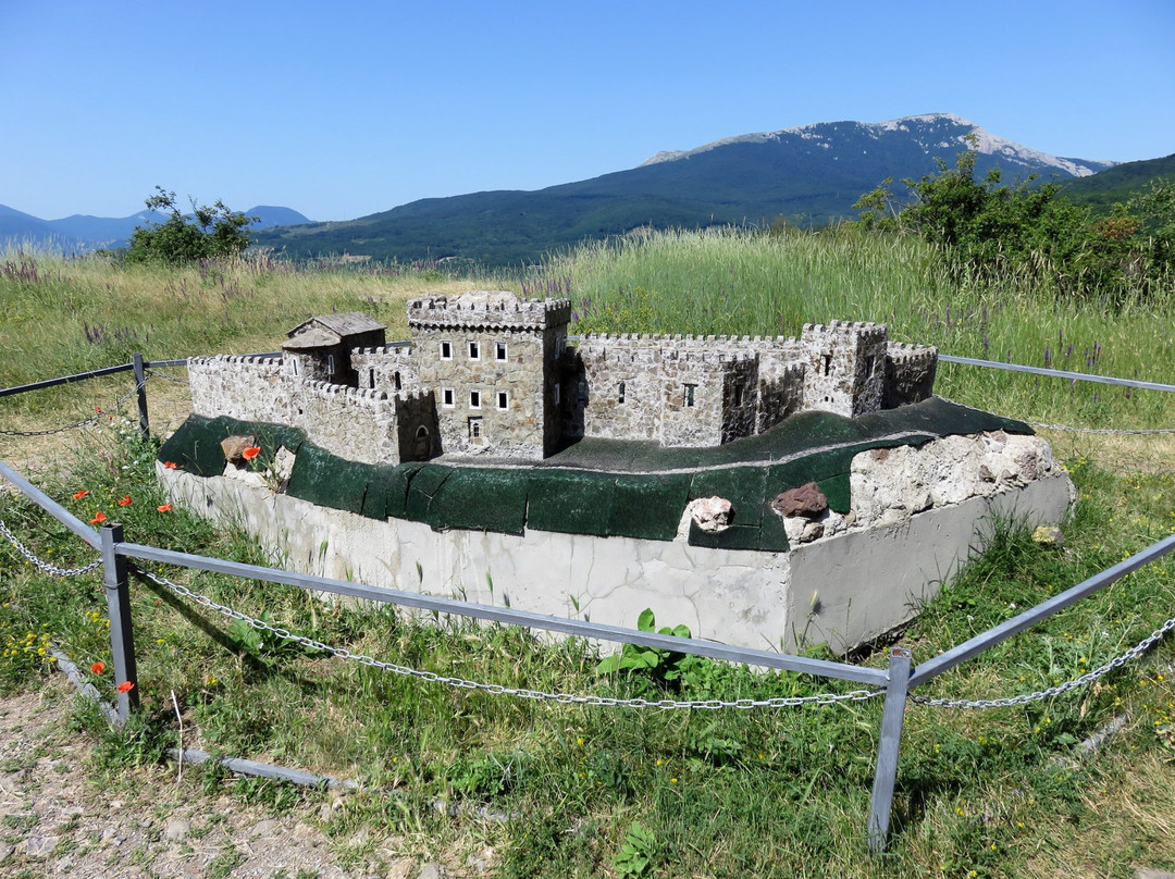 Funa Fortress景点图片