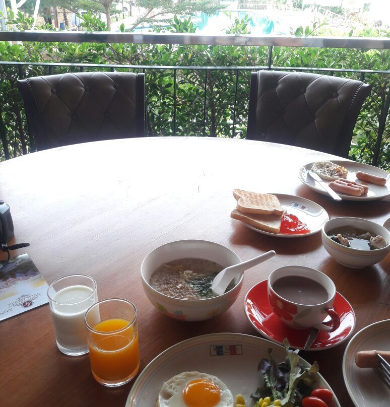 ห้องอาหารเซนต์ โทรเปซ