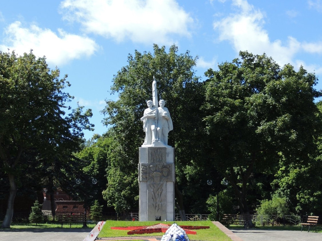 Memorial Complex at the Mass Grave of Soviet Soldiers景点图片