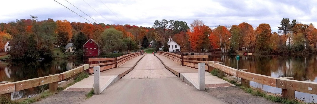 Sunset Lake Floating Bridge-Brookfield必去景点