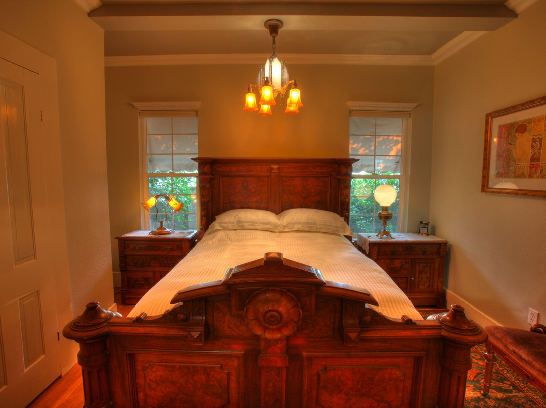 The Desmond House主图