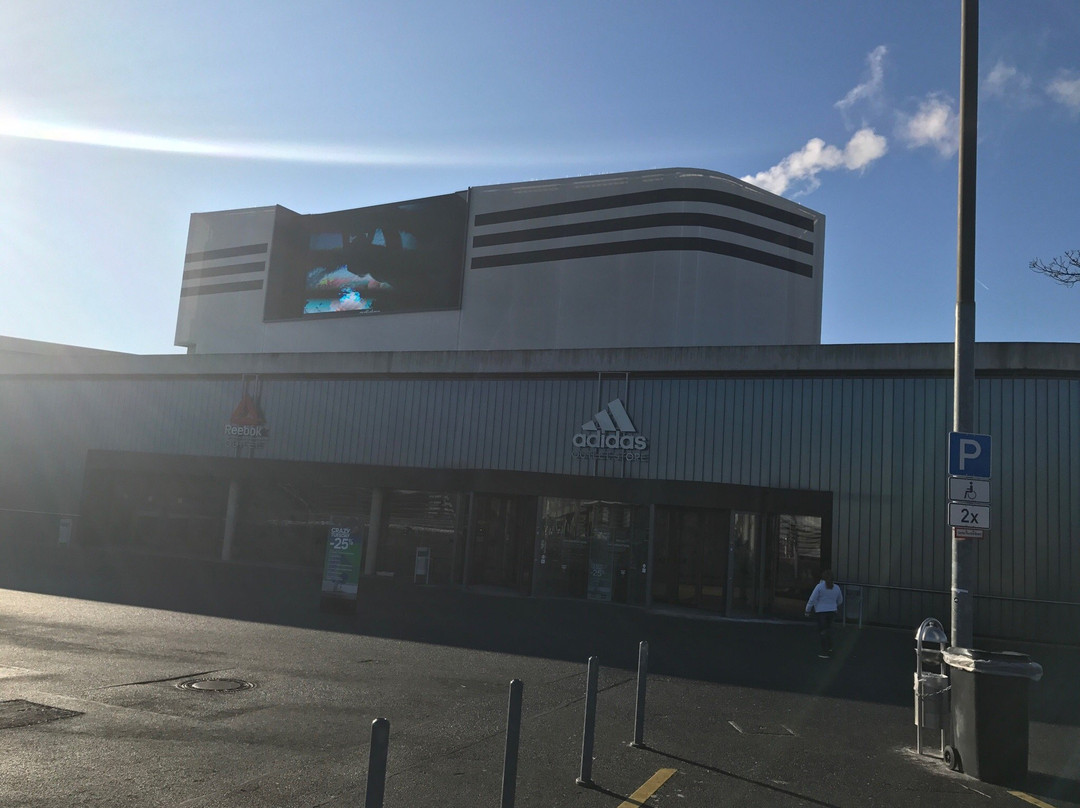 adidas Store景点图片