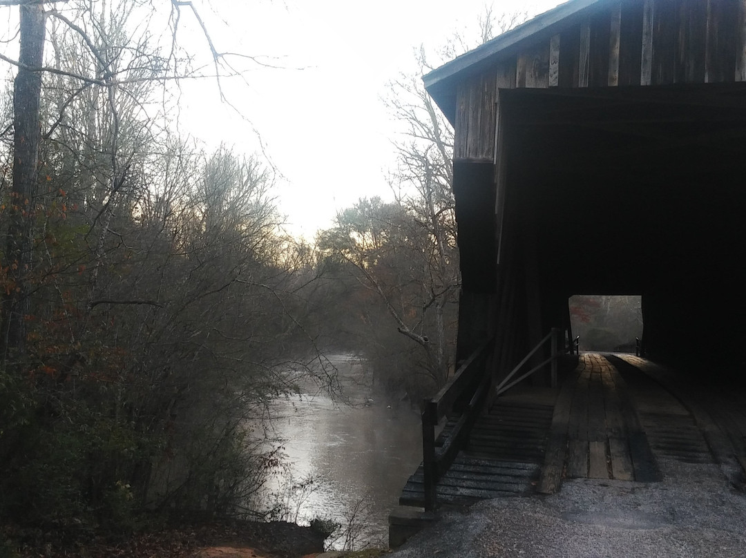 Big Red Oak Creek Covered Bridge-Gay必去景点