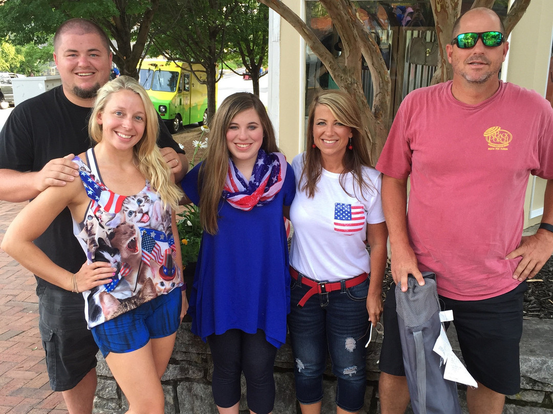 Just 2 Dollars-Hiawassee必去景点