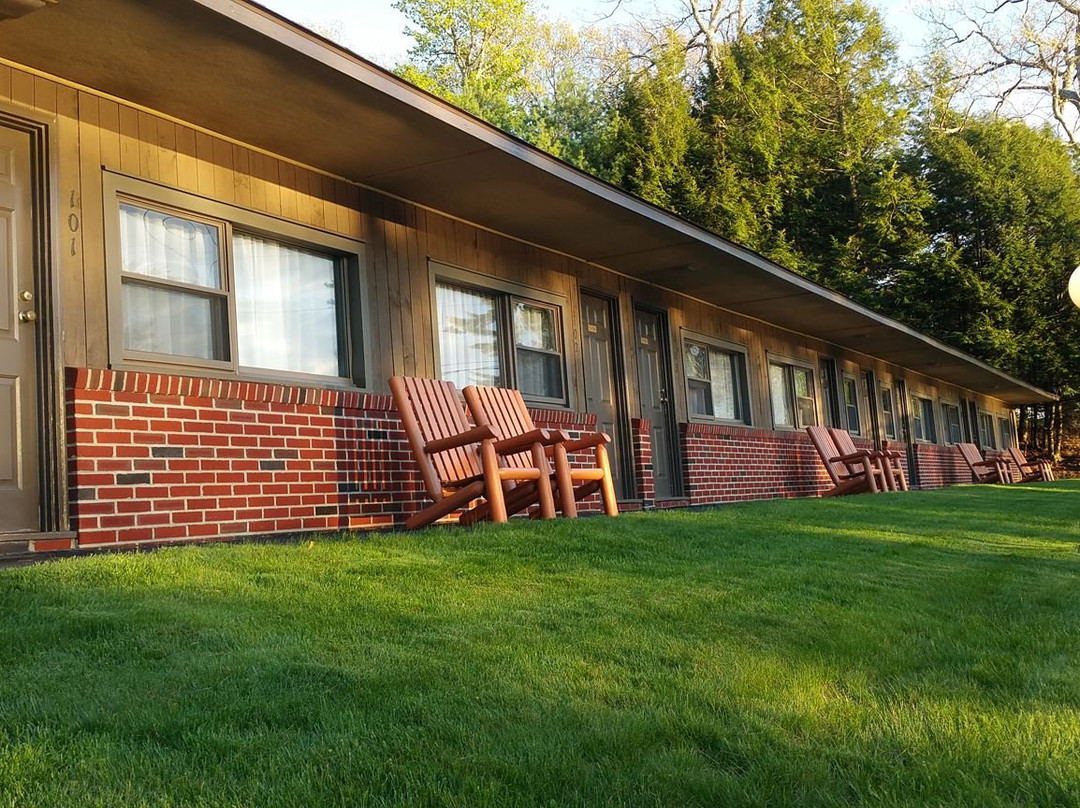 Birch Knoll Motel主图