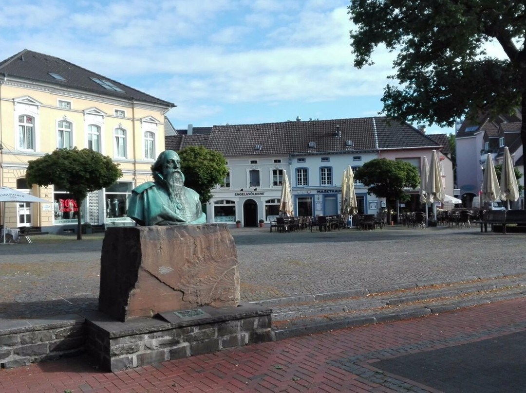 Bust of Wilhelm Fabry-希尔登必去景点