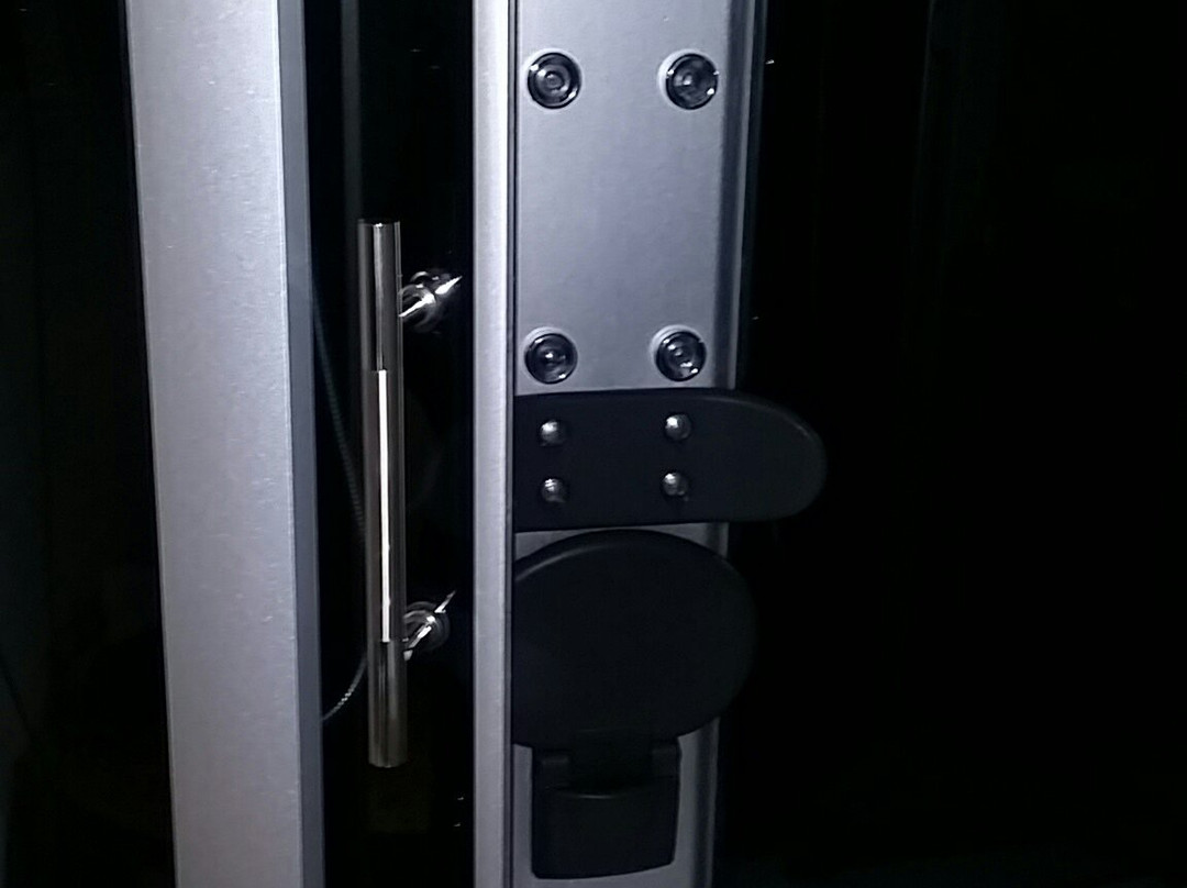 B&B Black&White主图