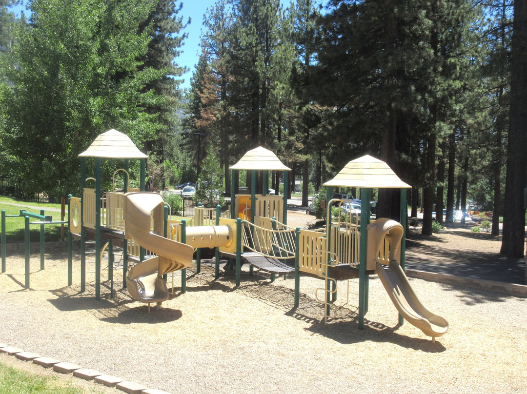 Kahle Park and Community Center-Stateline必去景点