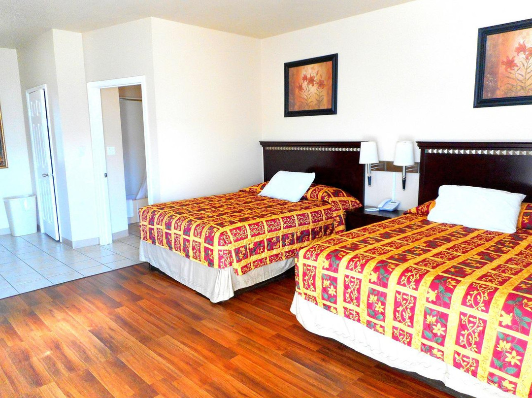 Crossroads Inn & Suites主图