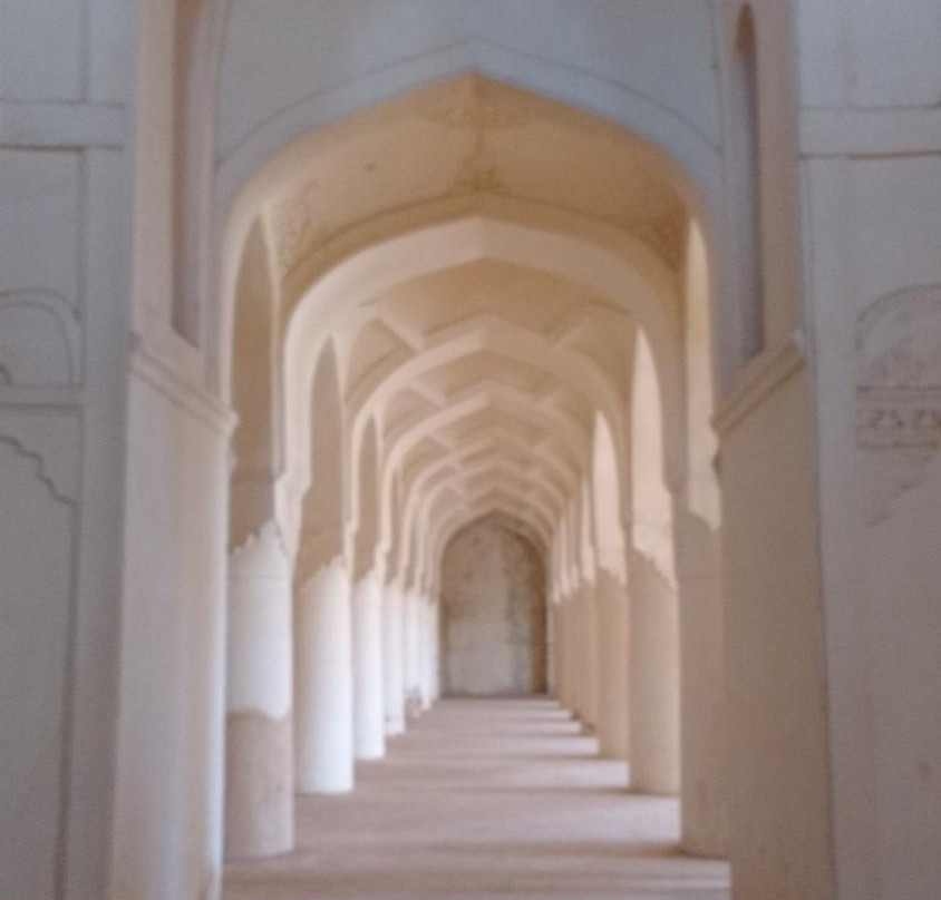 Solah Khamba Mosque景点图片