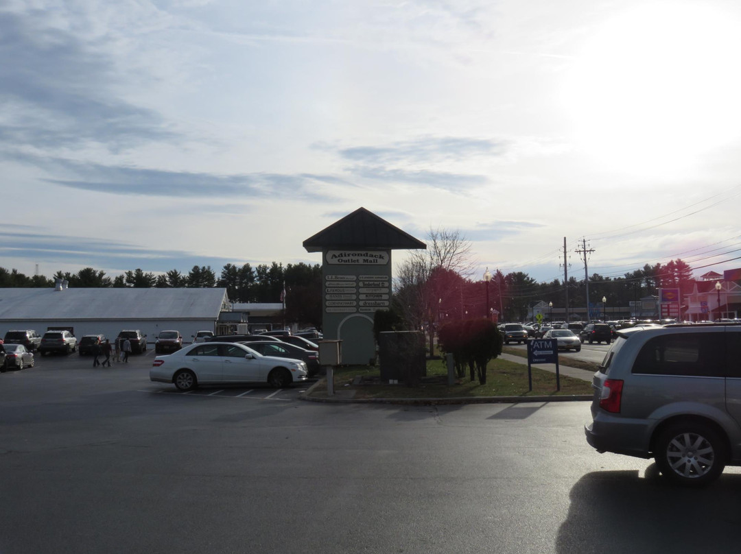 Adirondack Outlet Mall-乔治湖必去景点