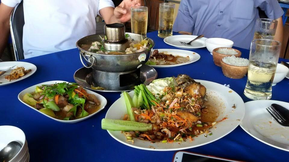 ร้านอาหาร บ้านเคียงน้ำ