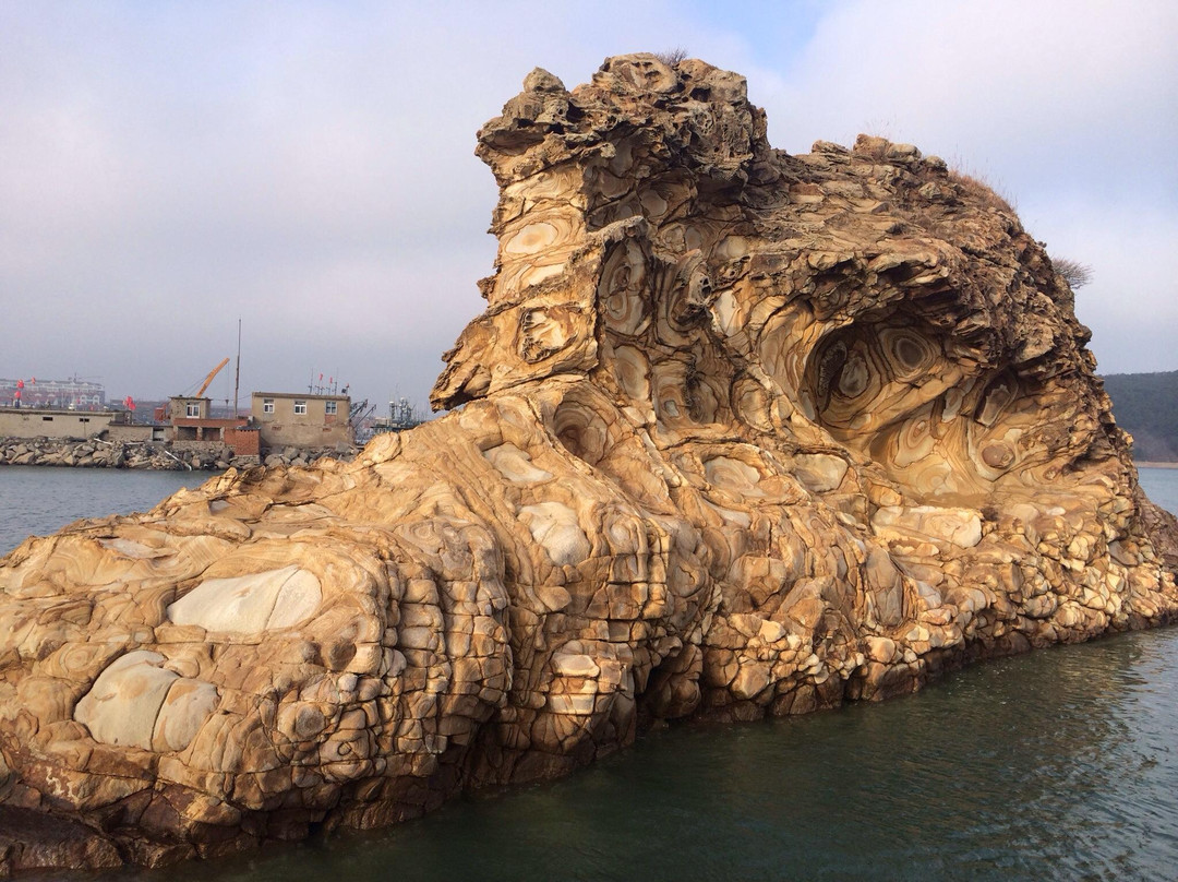 荣成花斑彩石-荣成市必去景点