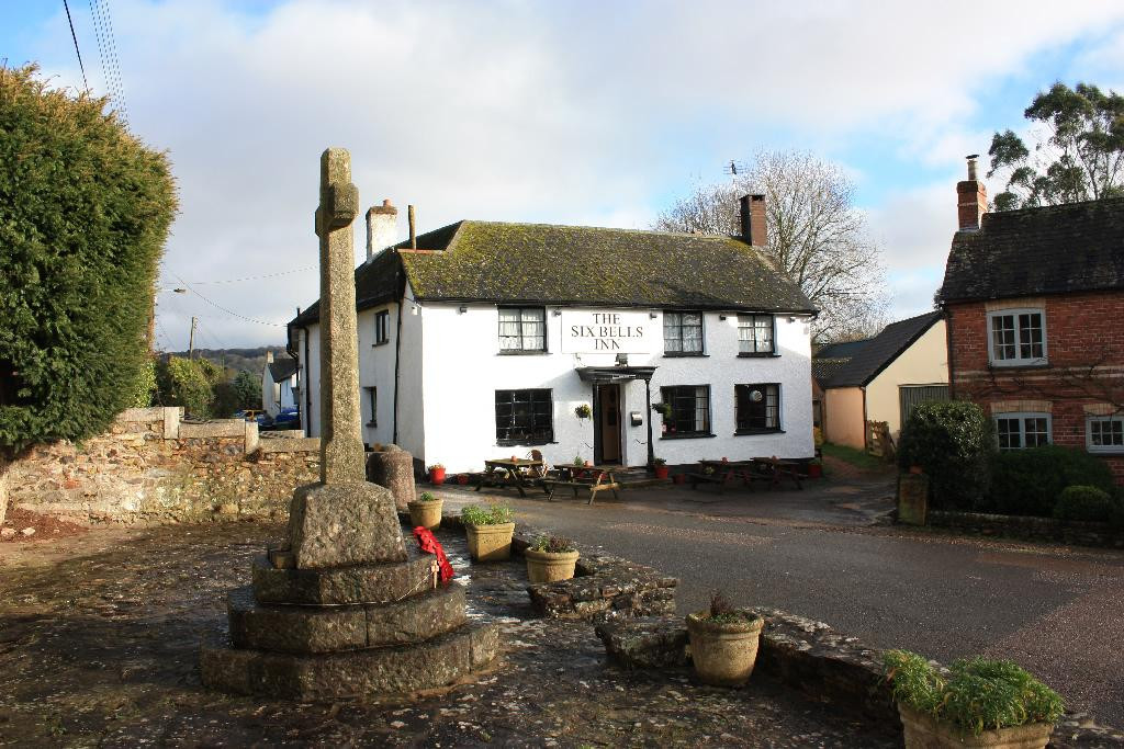Payhembury餐馆和美食-The Six Bells Inn