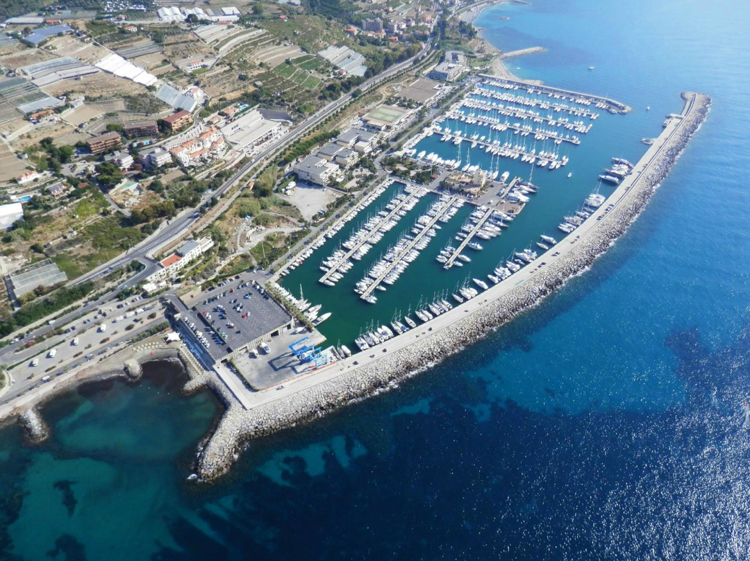 Terzorio酒店住宿-Albergo Ristorante Lucciola