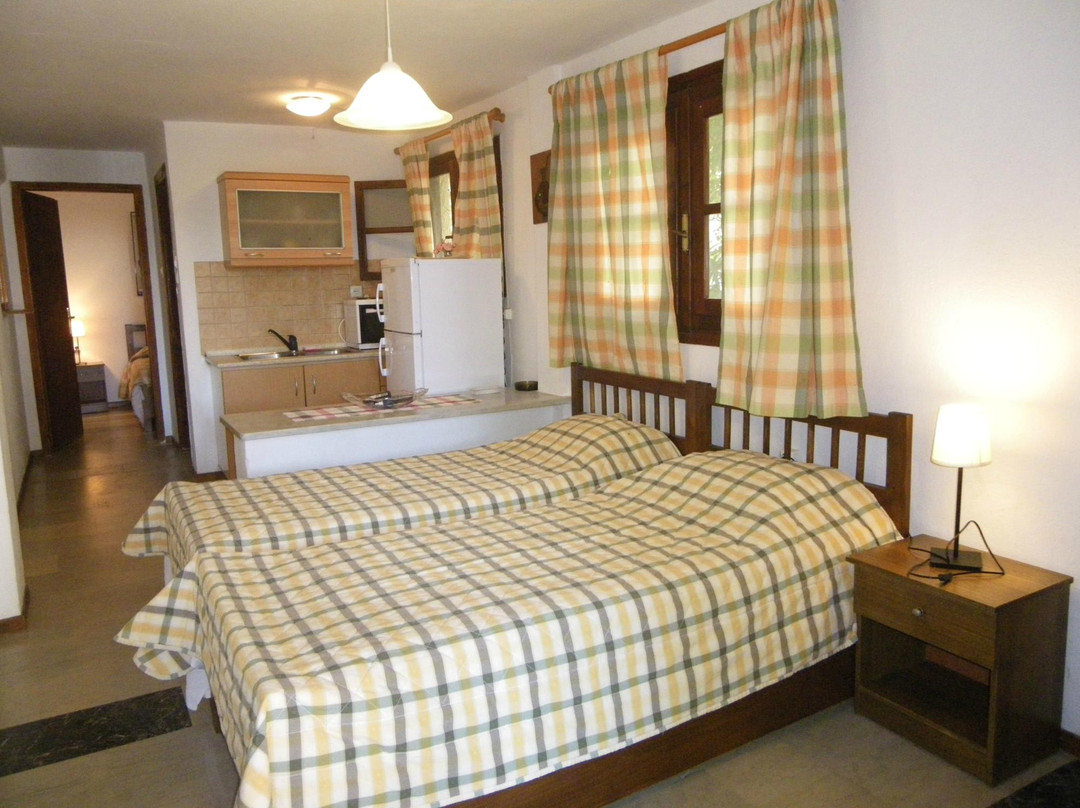 Lazaros Apartments & Studios